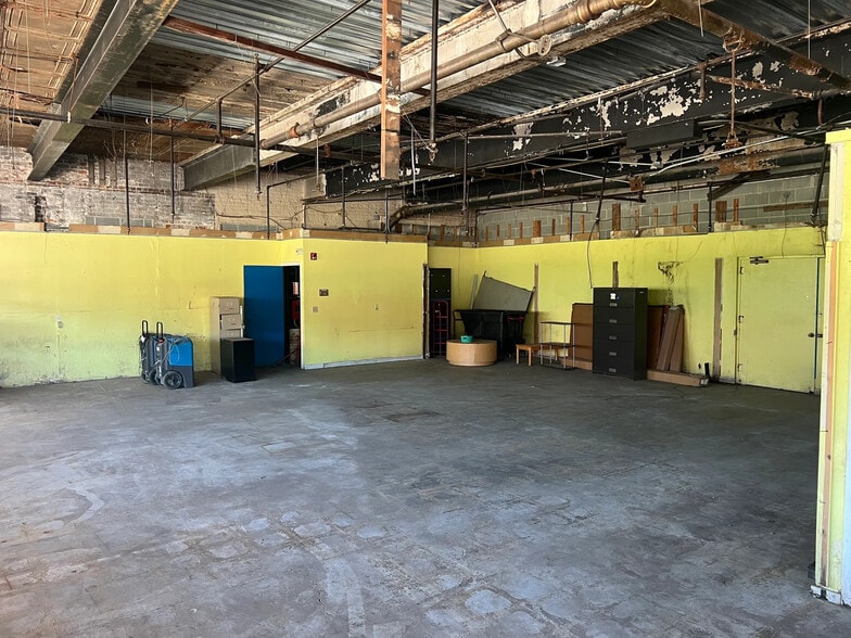 More Photos Of 1151-1159 State St, Springfield Flex For Lease