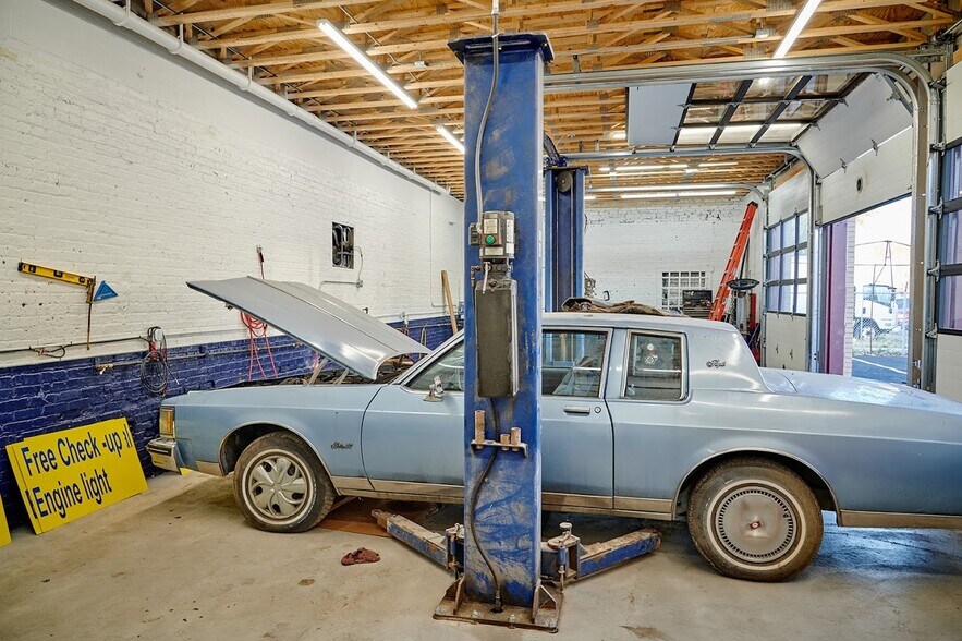 More Photos Of 3800 W Division St, Chicago Auto Salvage Facility For Lease