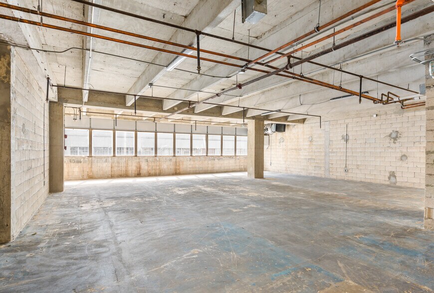 More Photos Of 219-223 E Flagler St, Miami Loft Creative Space For Lease
