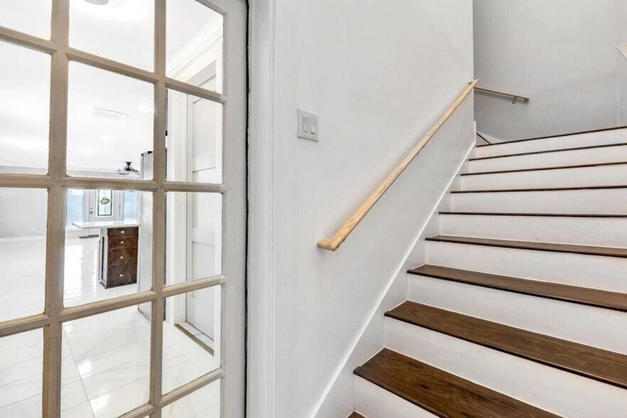 More Photos Of 6325 Riverview Way, Houston Apartments For Sale