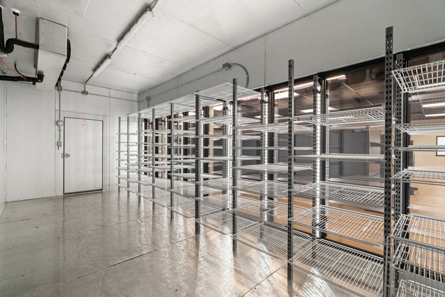 More Photos Of 4440 Walker Blvd, Knoxville Flex For Sale