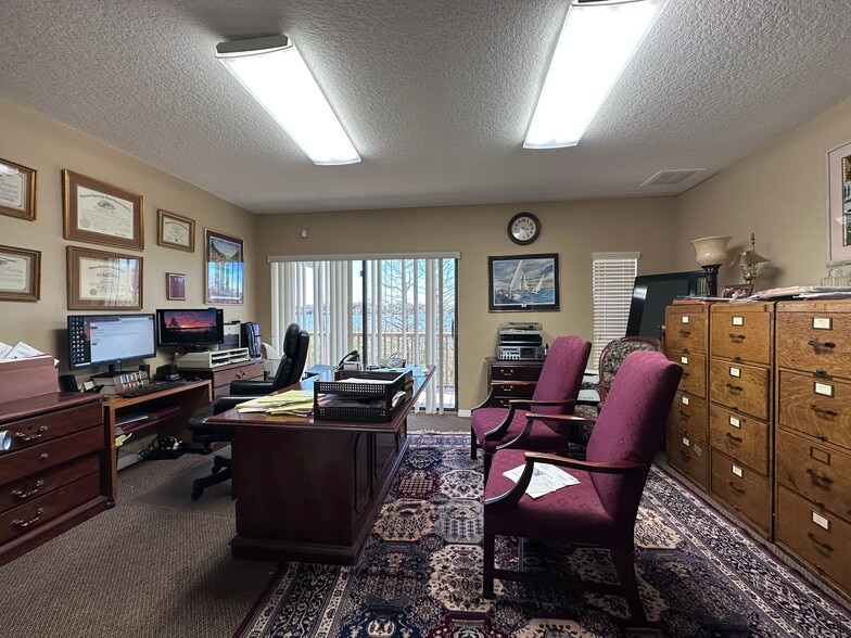 More Photos Of 2000 E Edgewood Dr, Lakeland Office For Lease
