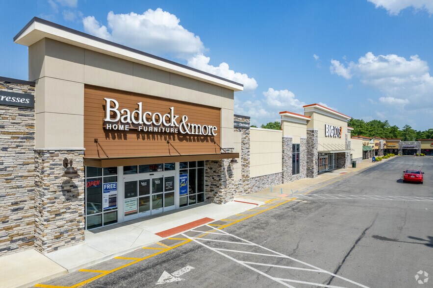 More Photos Of 1212-1264 NW Broad St, Murfreesboro Department Store For Lease