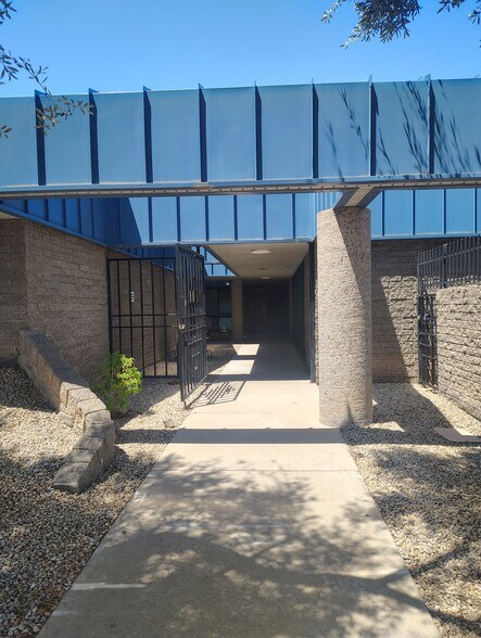 More Photos Of 145 E University Dr, Mesa Office For Lease