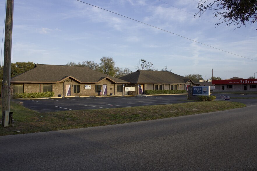 More Photos Of 32644 Blossom ln, Leesburg Office For Sale