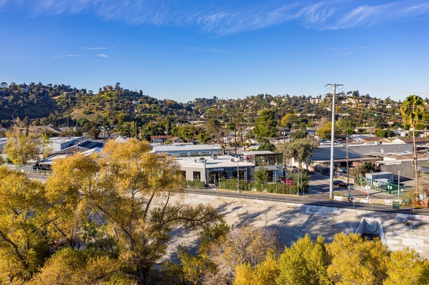 More Photos Of 2820 Newell St, Los Angeles Office For Sale
