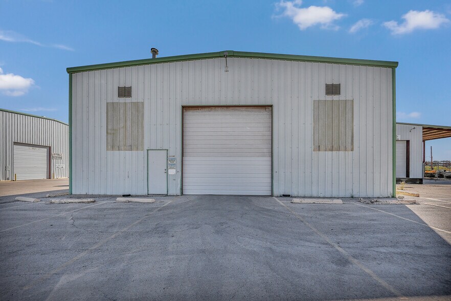 More Photos Of 2110 W 44th St, Odessa Industrial For Sale