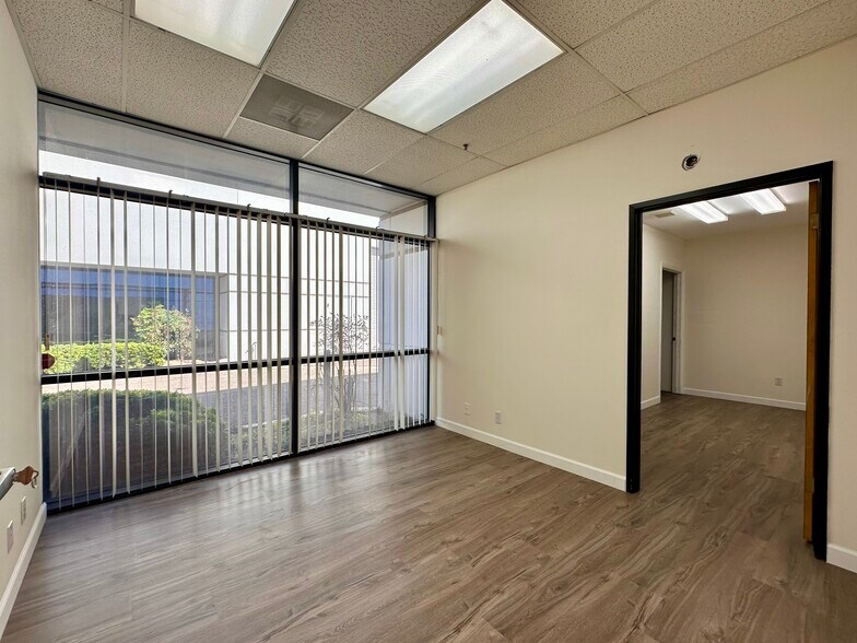 More Photos Of 750 E Debra Ln, Anaheim Warehouse For Lease