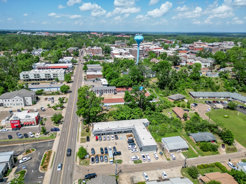 More Photos Of 1525 University Ave, Oxford General Retail For Sale