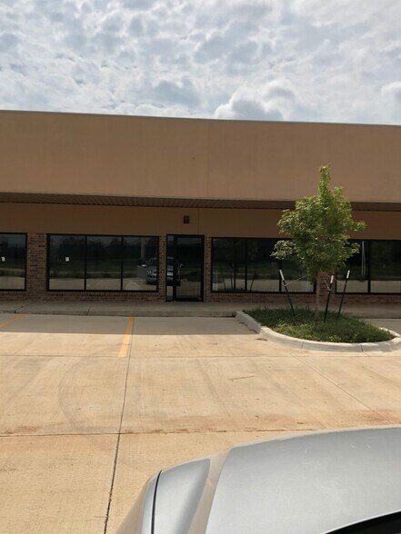More Photos Of 9520 SW 15th St, Oklahoma City Storefront Retail Office For Lease
