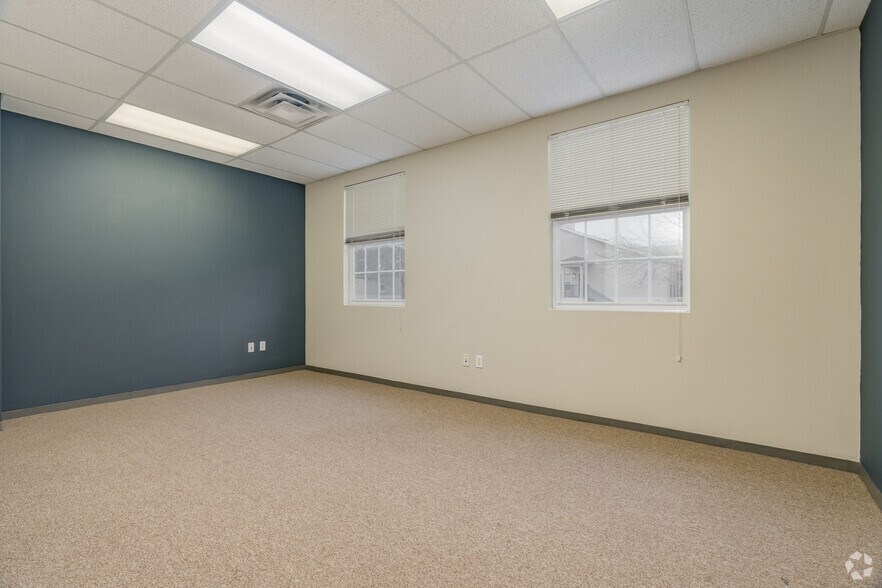 More Photos Of 303 S Jupiter Rd, Allen Unknown For Lease