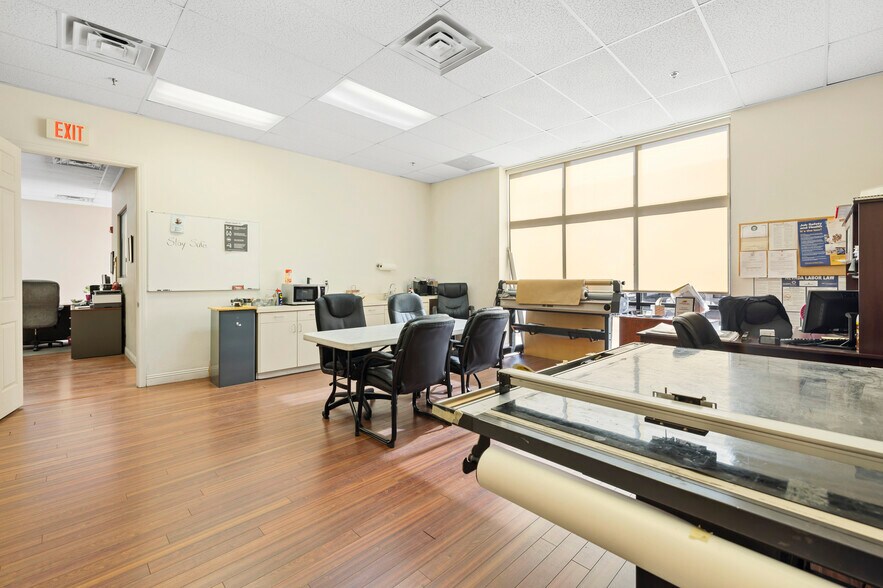 More Photos Of 5148 W Patrick Ln, Las Vegas Warehouse For Lease
