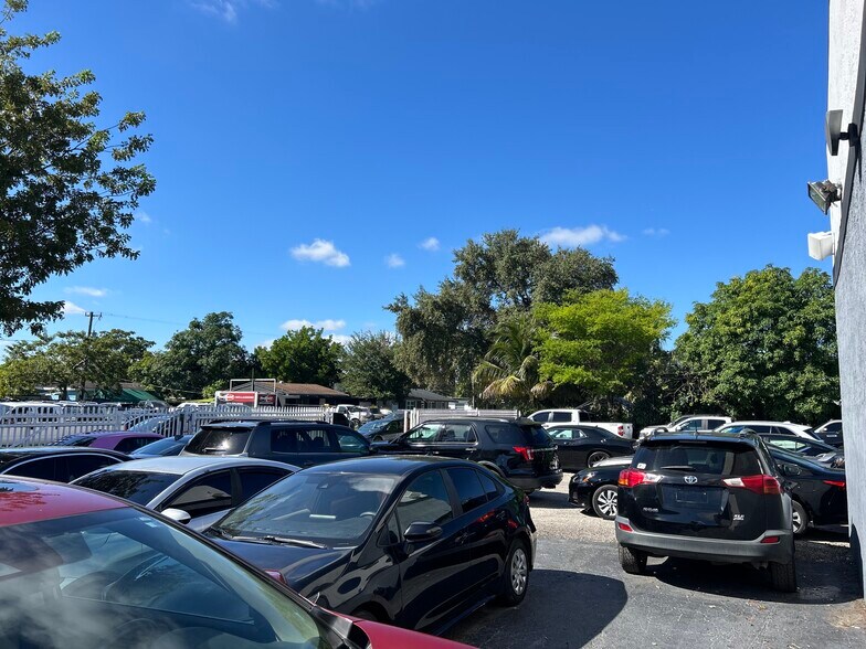 More Photos Of 6009 Dawson St, Hollywood Auto Dealership For Lease