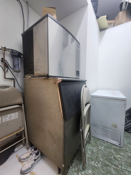 More Photos Of 377 Woodcleft Ave, Freeport Storefront Retail Residential For Sale