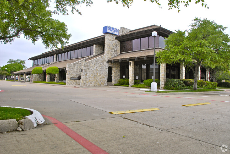 Primary Photo Of 16610 N Dallas Pky, Dallas Unknown For Lease