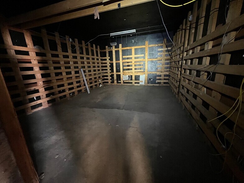 More Photos Of 27 Revere St, Portland Warehouse For Lease