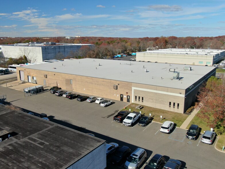 More Photos Of 2150 Fifth Ave, Ronkonkoma Warehouse For Lease