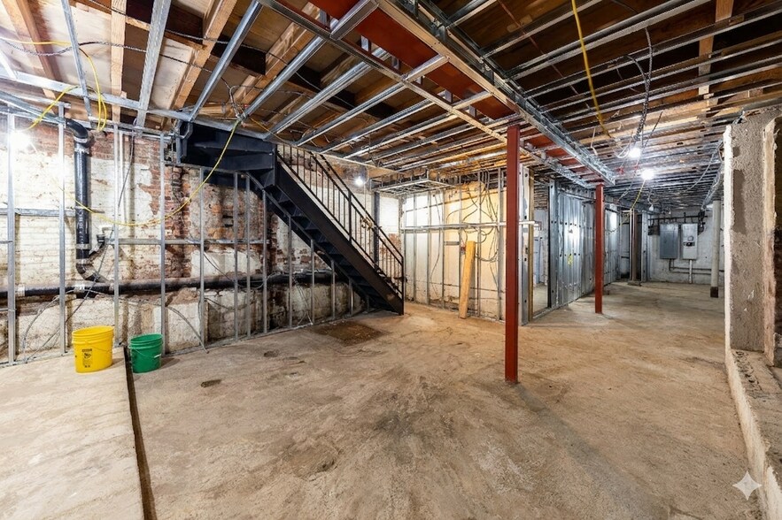 More Photos Of 208 Irving Ave, Brooklyn Apartments For Lease