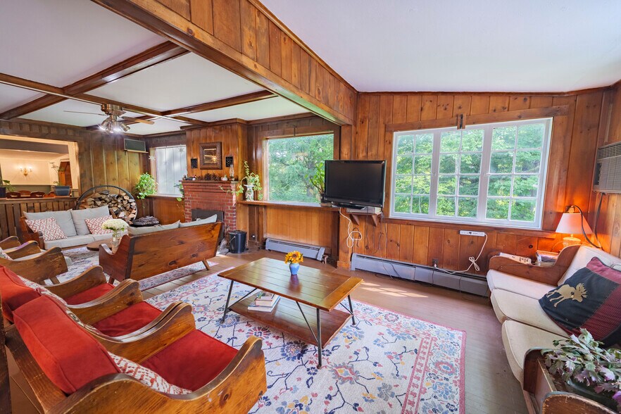 More Photos Of 6 Abroad Rd, West Dover Hotel For Sale