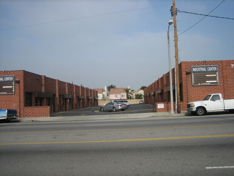 More Photos Of 7421 Laurel Canyon Blvd, North Hollywood Distribution For Lease