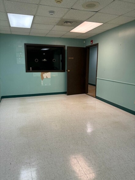 More Photos Of 340 Bogle St, Somerset Medical For Sale