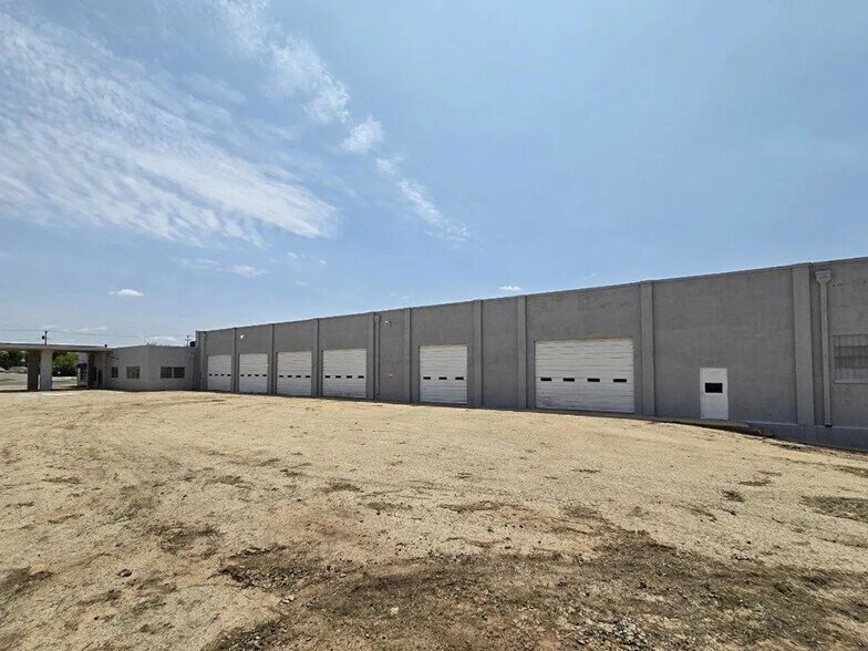 Primary Photo Of 3418 W Highway 80, Big Spring Warehouse For Lease