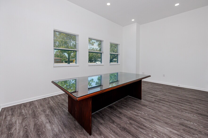 More Photos Of 2123 NE Coachman Rd, Clearwater Office For Sale