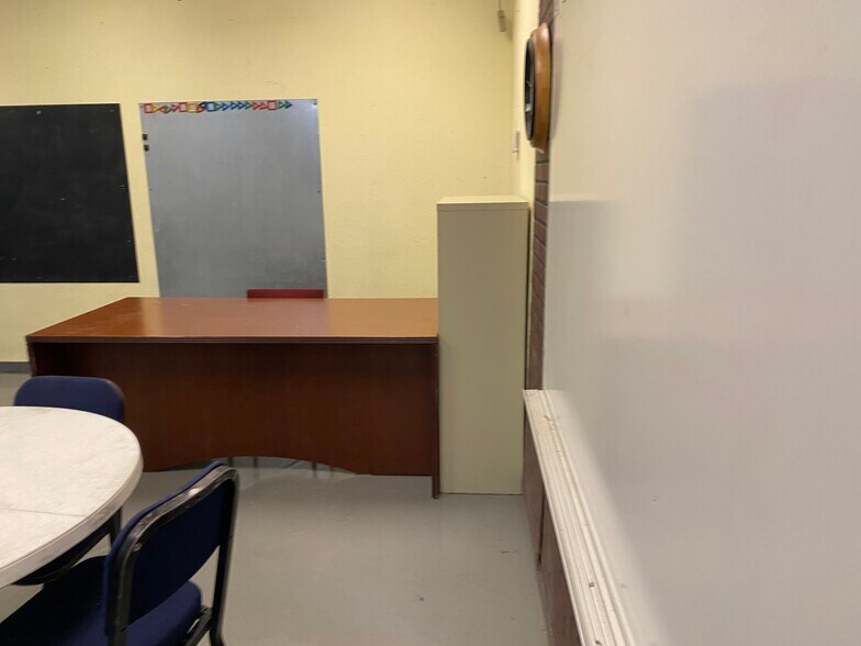 More Photos Of 630 W 17th Pl, Tempe Schools For Lease