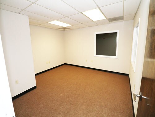 More Photos Of 297 Industrial Park Dr, Lawrenceville Warehouse For Lease