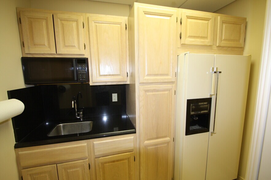 More Photos Of 4152-4230 Blue Heron Blvd W, Riviera Beach Medical For Sale