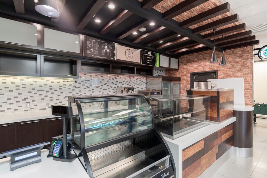 More Photos Of 2000 Ultimate Way, Weston Unknown For Lease