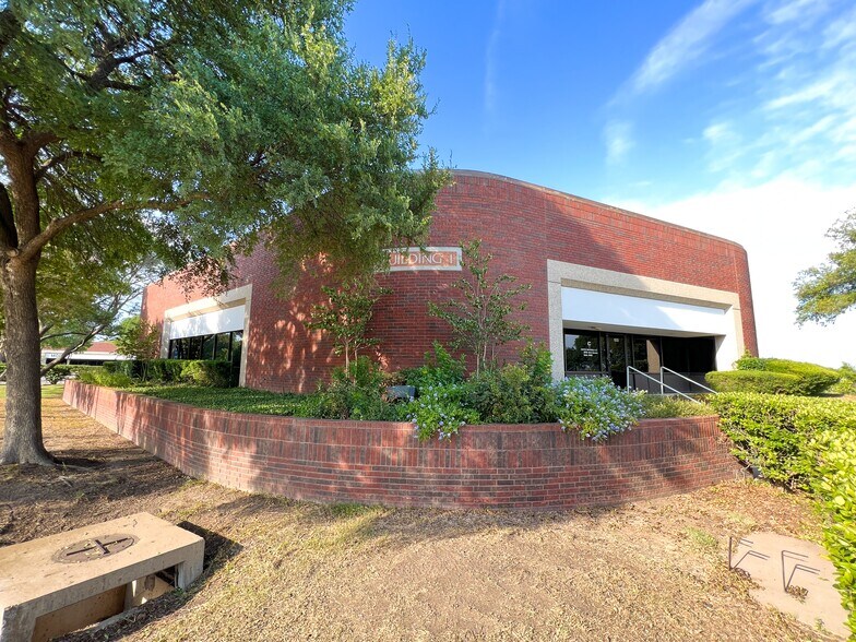 More Photos Of 3019 Alvin Devane Blvd, Austin Unknown For Lease