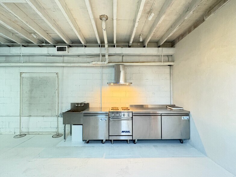 More Photos Of 166A 22nd St, Brooklyn Storefront Retail Office For Lease