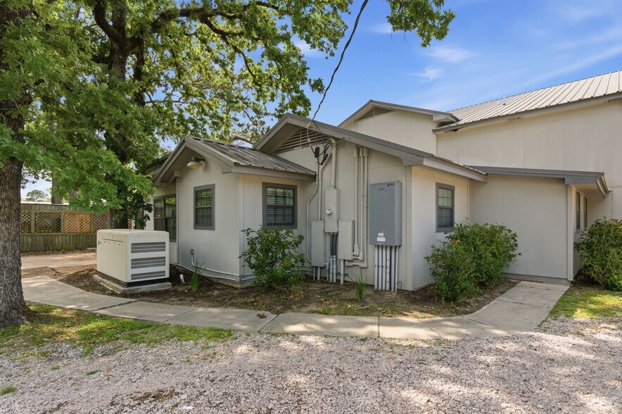 More Photos Of 3401 N Frazier St, Conroe Specialty For Sale