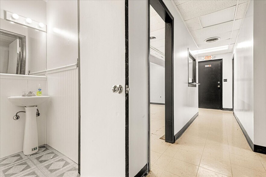 More Photos Of 841 S Highway 25 W, Williamsburg Flex For Sale
