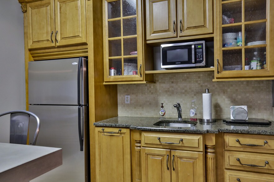 More Photos Of 711 Commercial Dr, Daytona Beach Manufacturing For Lease