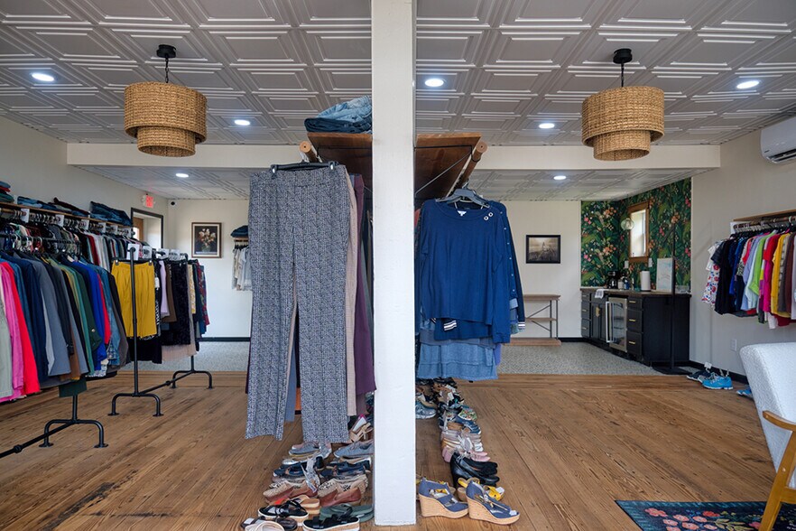 More Photos Of 5708 Grand Central Ave, Vienna Storefront Retail Residential For Sale