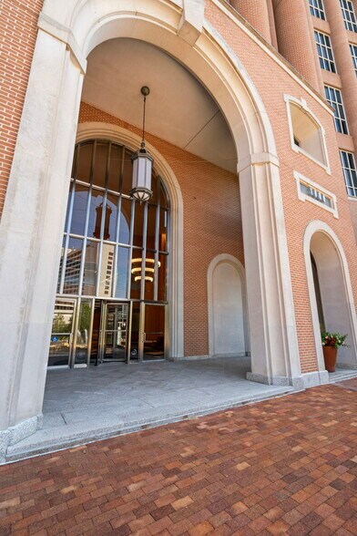 More Photos Of 8000 Towers Crescent Dr, Vienna Office For Lease