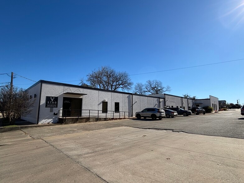 More Photos Of 325 McKinney St, Denton Office For Lease