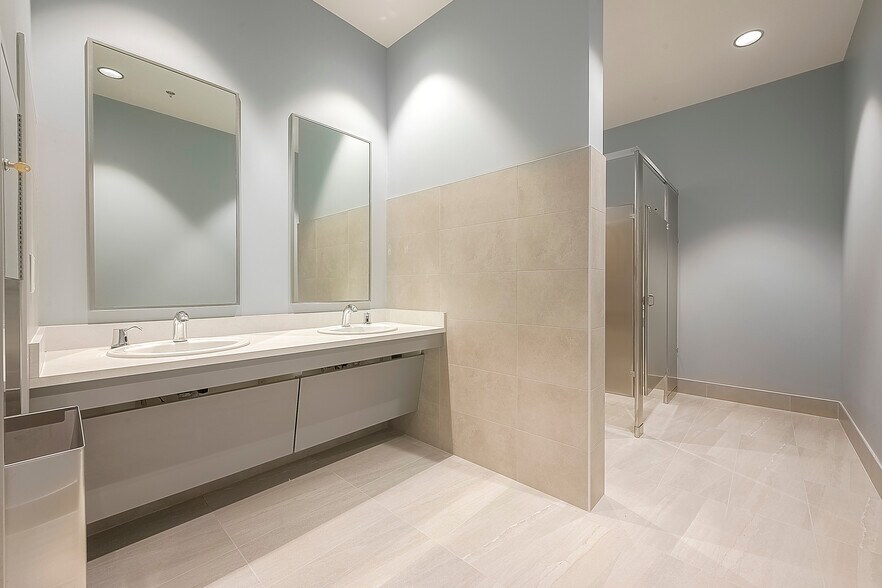 More Photos Of 13930 Journey Rd, Houston Warehouse For Sale