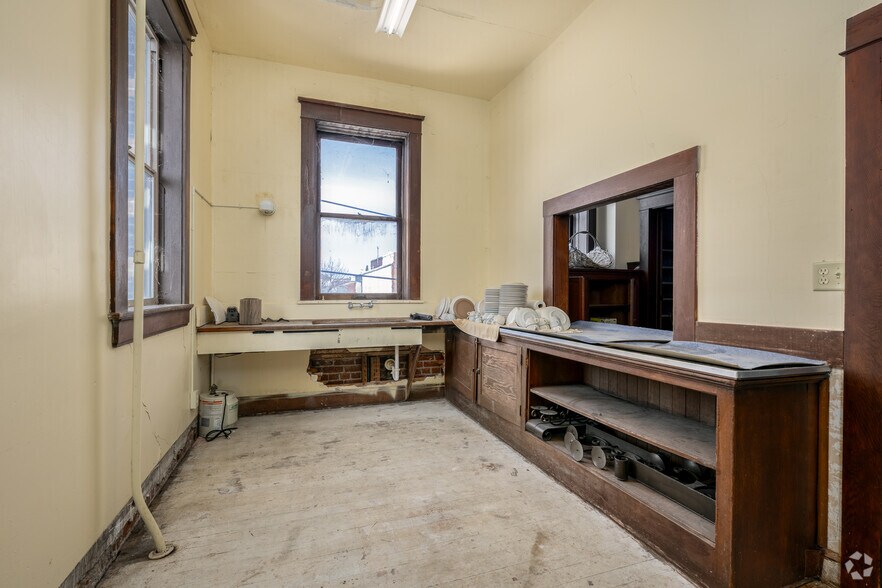 More Photos Of 115 N Butte St, Willows Loft Creative Space For Lease