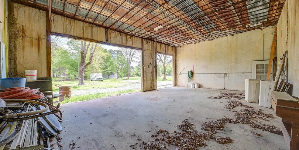 More Photos Of 1605 E Avenue A, Hooks Warehouse For Sale