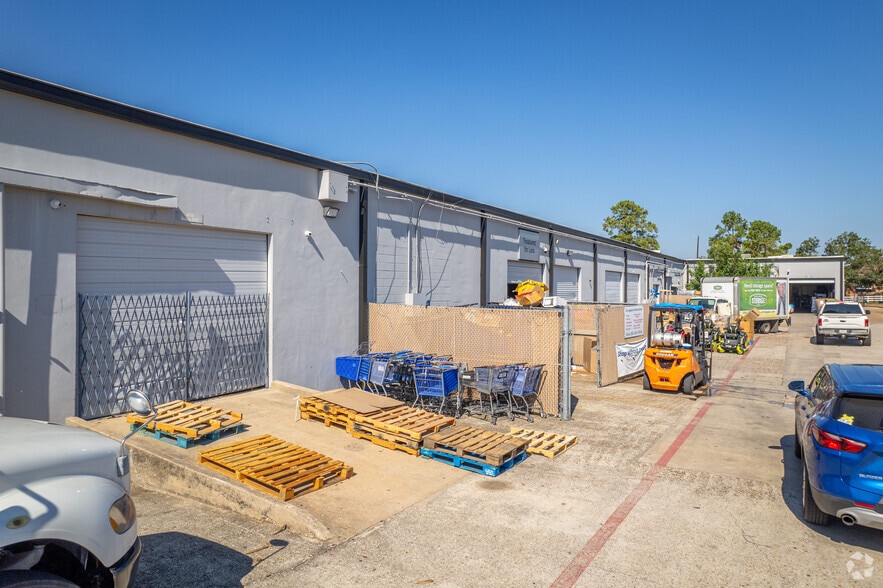 More Photos Of 301 Wells Fargo Dr, Houston Unknown For Lease