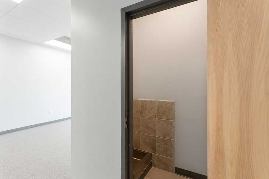 More Photos Of 6810 Eastern Ave, Baltimore Storefront Retail Office For Lease