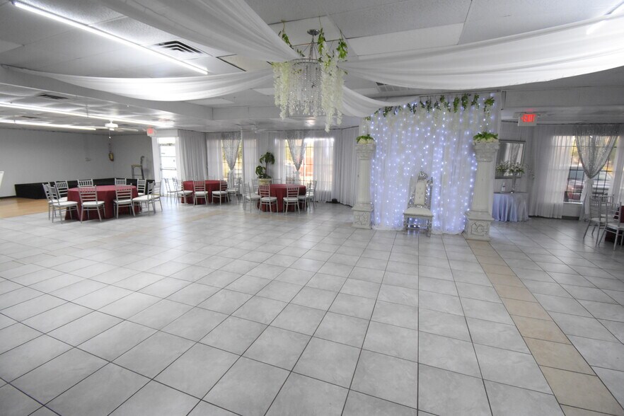 More Photos Of 550 FM 1959 Rd, Houston General Retail For Sale