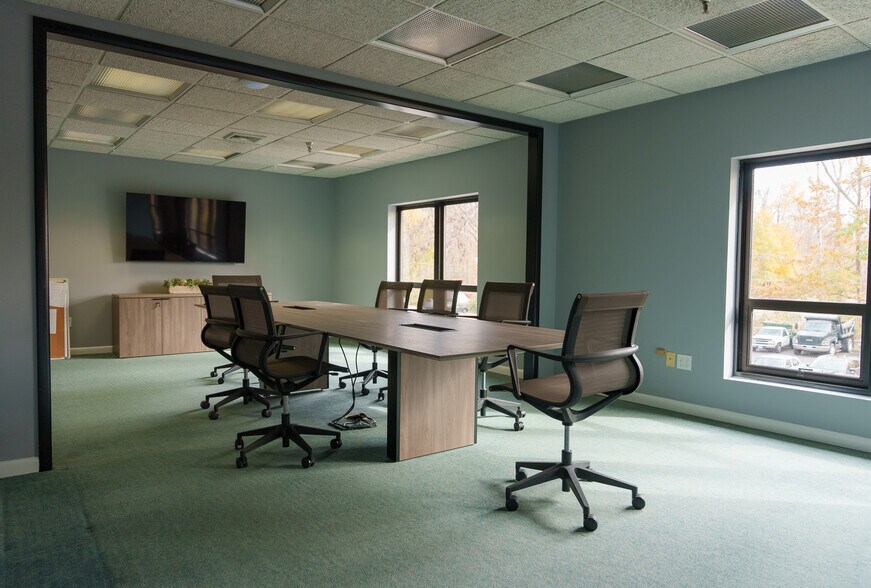 More Photos Of 22 Commerce Rd, Newtown Light Manufacturing For Lease