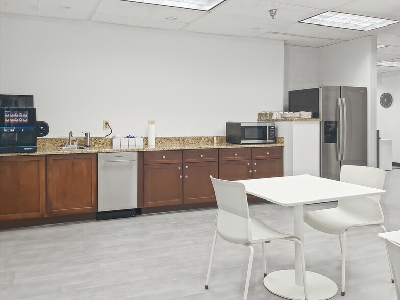 More Photos Of 4150 Belden Village St, Canton Coworking Space