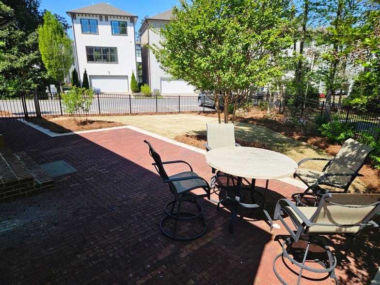 More Photos Of 363 S Main St, Alpharetta Storefront Retail Office For Lease