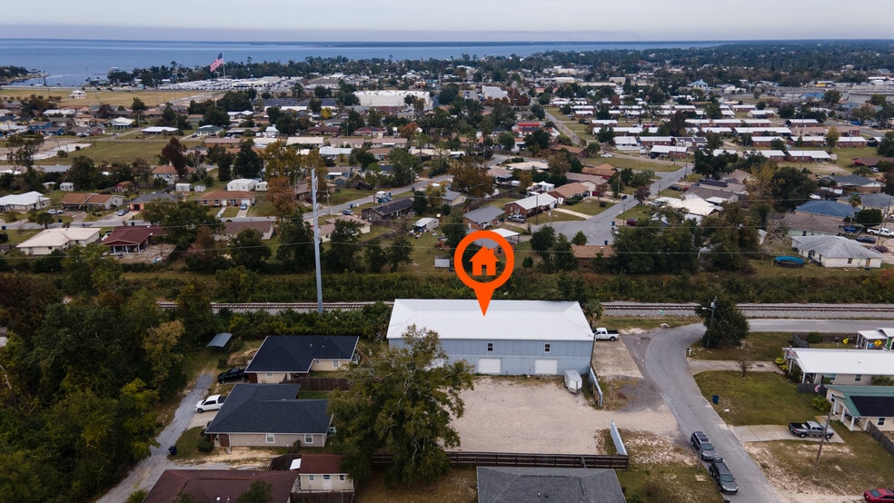 More Photos Of 1919 Drummond Ave, Panama City Distribution For Lease