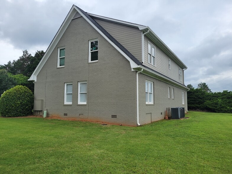 More Photos Of 1026 Twelve Oaks Dr, Watkinsville Office For Lease